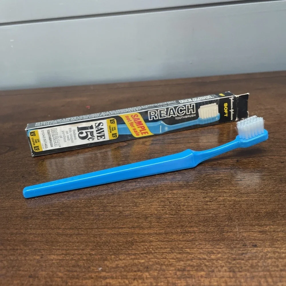 Vintage Toothbrush RETRO PROP 80's Studio prop 🔥🔥 Reach 👀 NEW J+J 1983